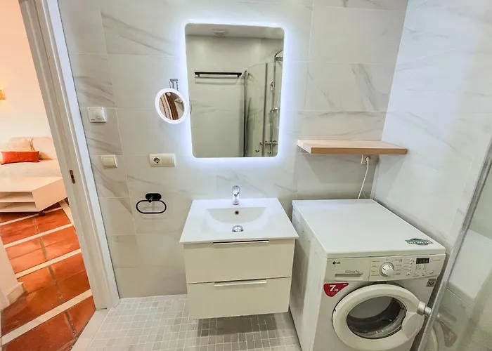 Skol 536 - Great One Bed With Wonderful Sea View. *