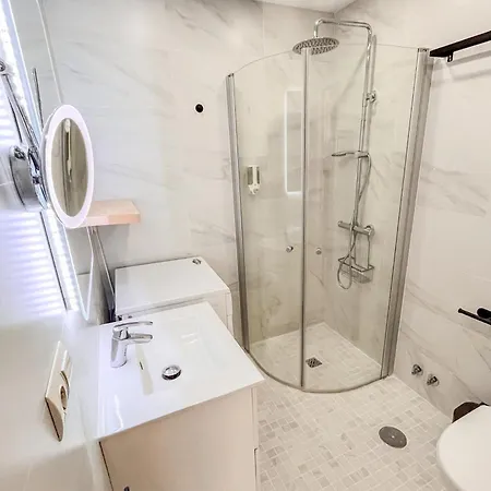 Skol 536 - Great One Bed With Wonderful Sea View. *