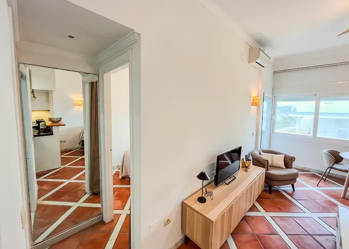 Skol 536 - Great One Bed With Wonderful Sea View. アパート マルベーリャ
